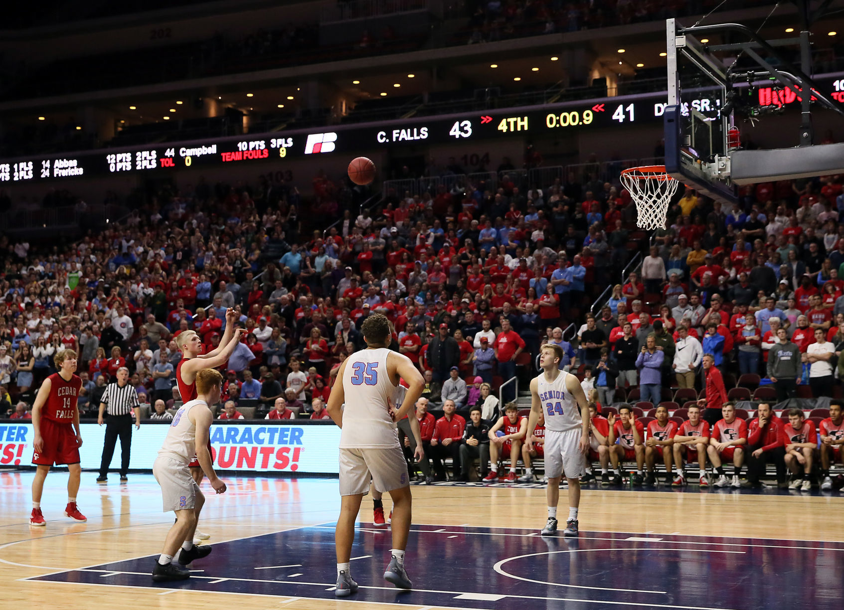 030819-CedarFalls-DubuqueSenior-018